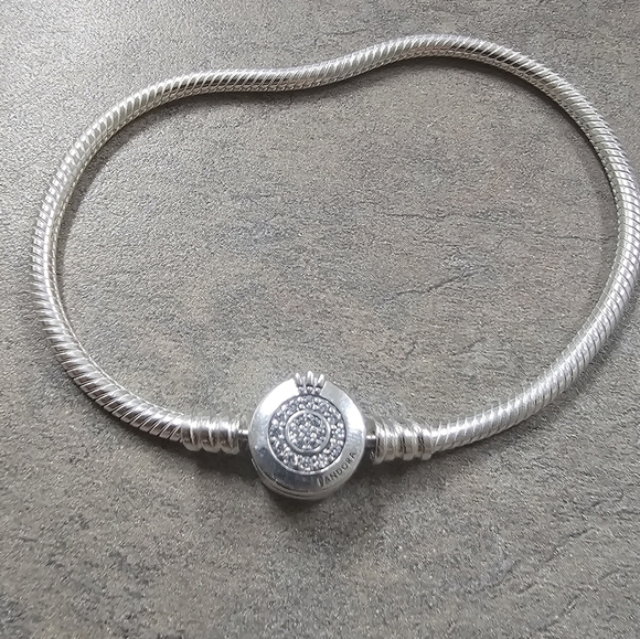 Authentic Pandora Moments Sparkling Crown O Snake Chain Bracelet - Picture 2 of 4